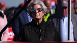 Journalists reviewing Vanity Fair coverage on Susie Wiles