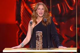 Julia Roberts addressing the audience after standing ovation